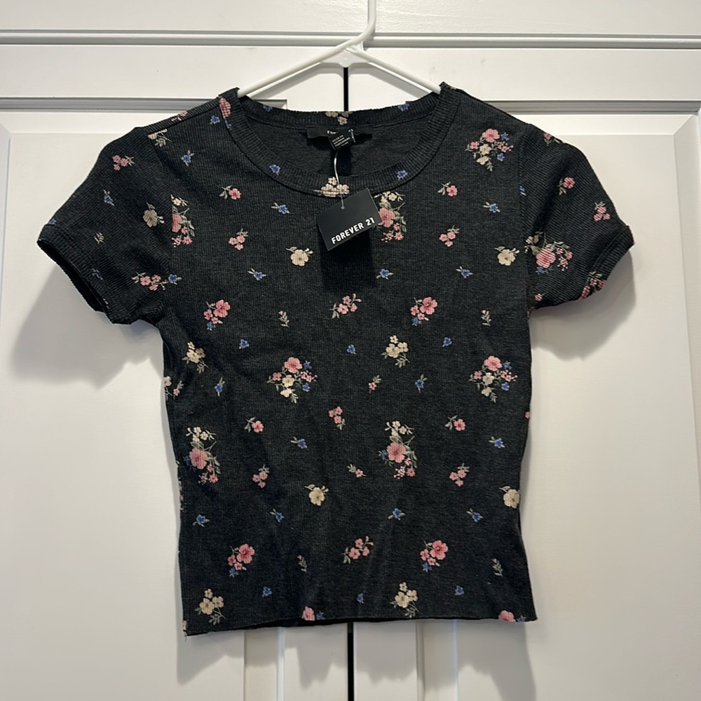 Forever 21 NWT size Small floral shirt